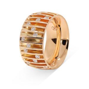 Ein breiter Ring in Rotgold 750/- bzw. 18 kt. mit 32 Brillanten.