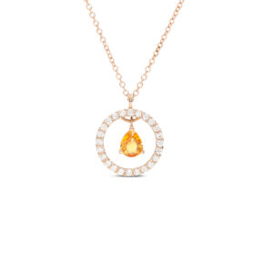 Der Anhänger hat einen orangen Saphir Tropfen und einen Brillantkreis drumherum in Roségold 750/-
