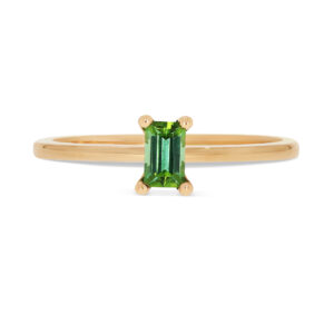Ein Ring in Roségold 750/- mit grünem Turmalin in Baguette-Schliff.