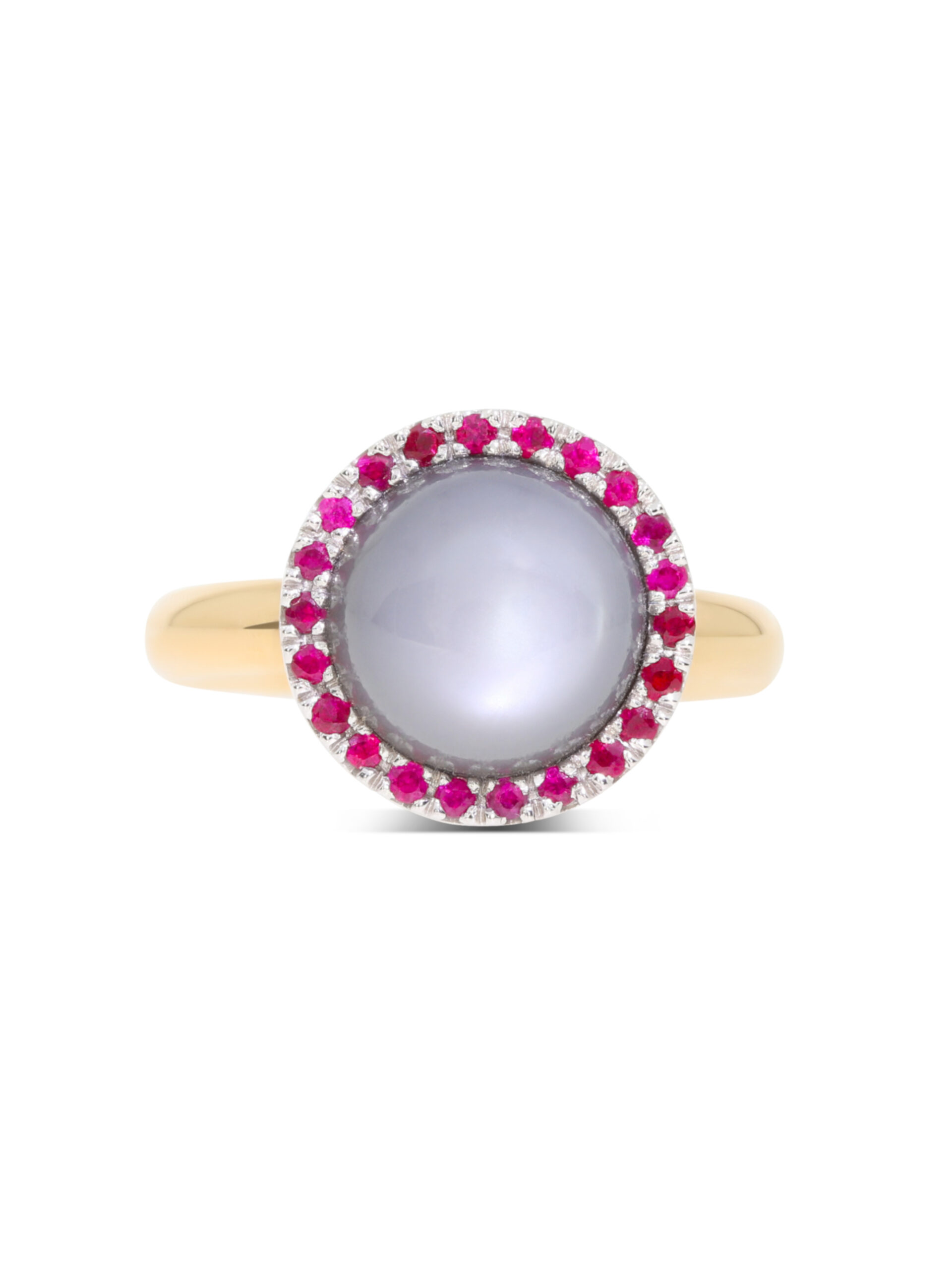 Ein Ring in Roségold 750/- mit einem grauen Mondstein umkränzt von Rubinen in Weißgold 750/- gefasst.