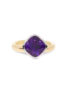 Dieser Ring in Roségold 750/- mit einem lila Amethyst in einer Fassung aus Weißgold 750/- kann mit mehreren Ringen zusammengesteckt werden.