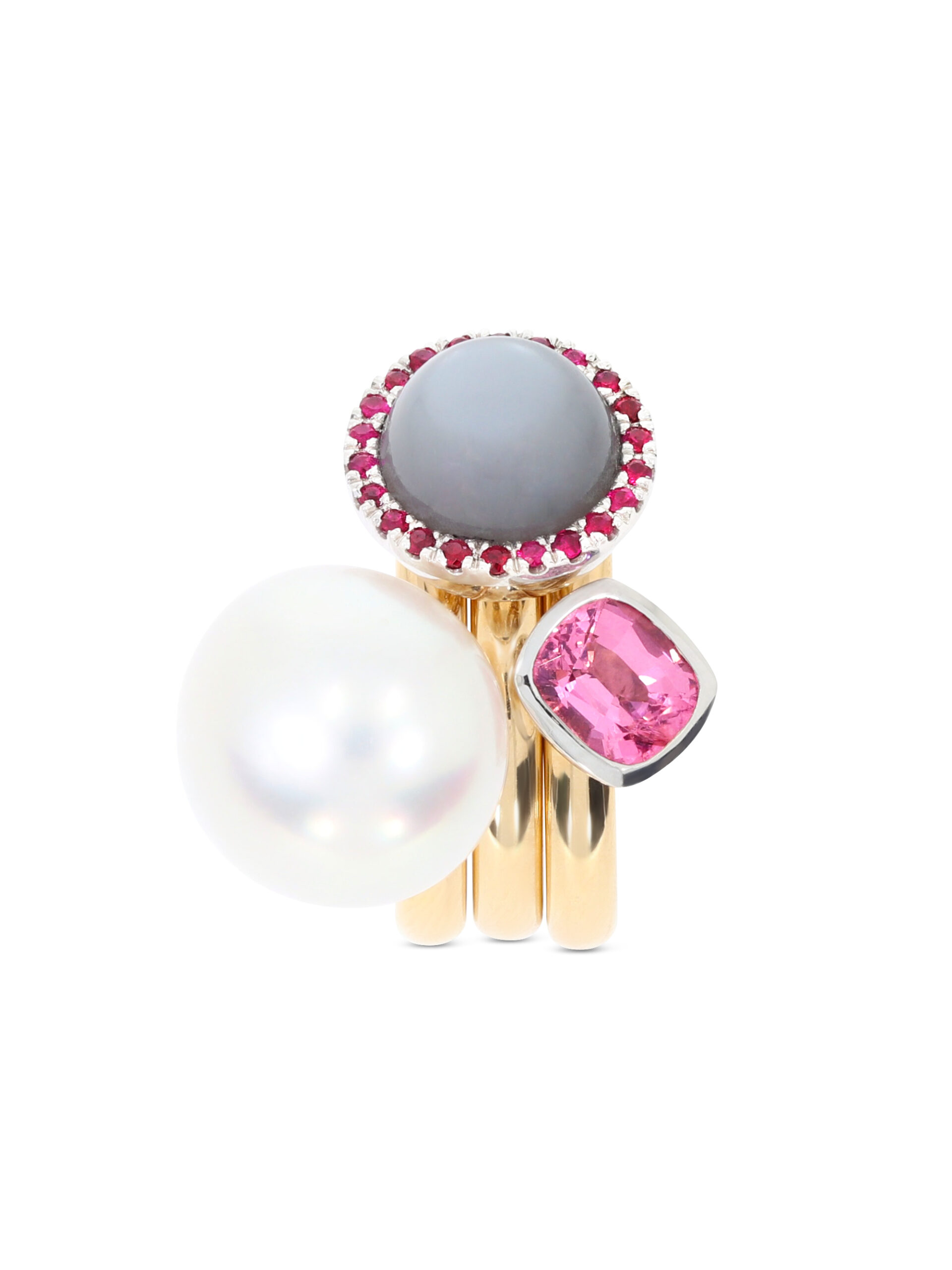 Dieser Ring in Roségold 750/- mit einer weißen Südseeperle kann mit mehreren Ringen zusammengesteckt werden.