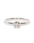 Der Ring in Weißgold 750/- hat einen Brillanten in halb offener Fassung.