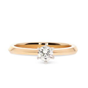 Ein klassischer Verlobungsring in Roségold 750/- mit einem Brillanten 0,30ct. gefasst.