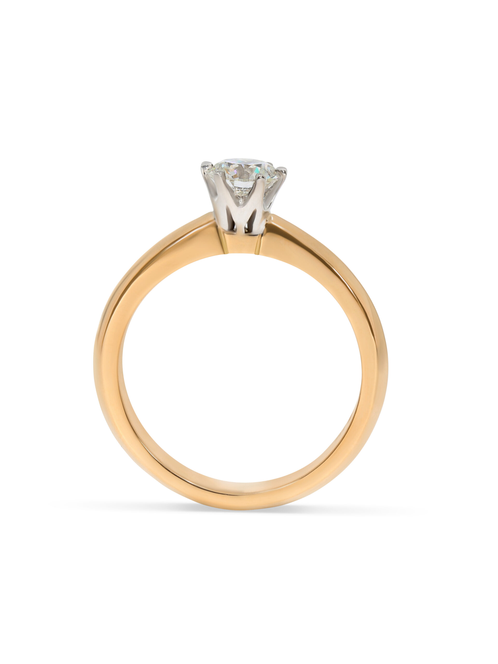 Ein klassischer Verlobungsring in Roségold 750/- mit einem Brillanten 0,50ct. gefasst.