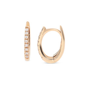 Die Creolen in Roségold 750/- haben eine Navette-Form und 16 Brillanten mit 0,09ct.