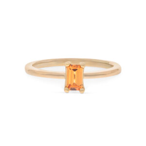 Ein Ring in Roségold 750/- mit Mandarin Granat in Baguette-Schliff.