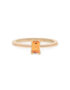 Ein Ring in Roségold 750/- mit Mandarin Granat in Baguette-Schliff.