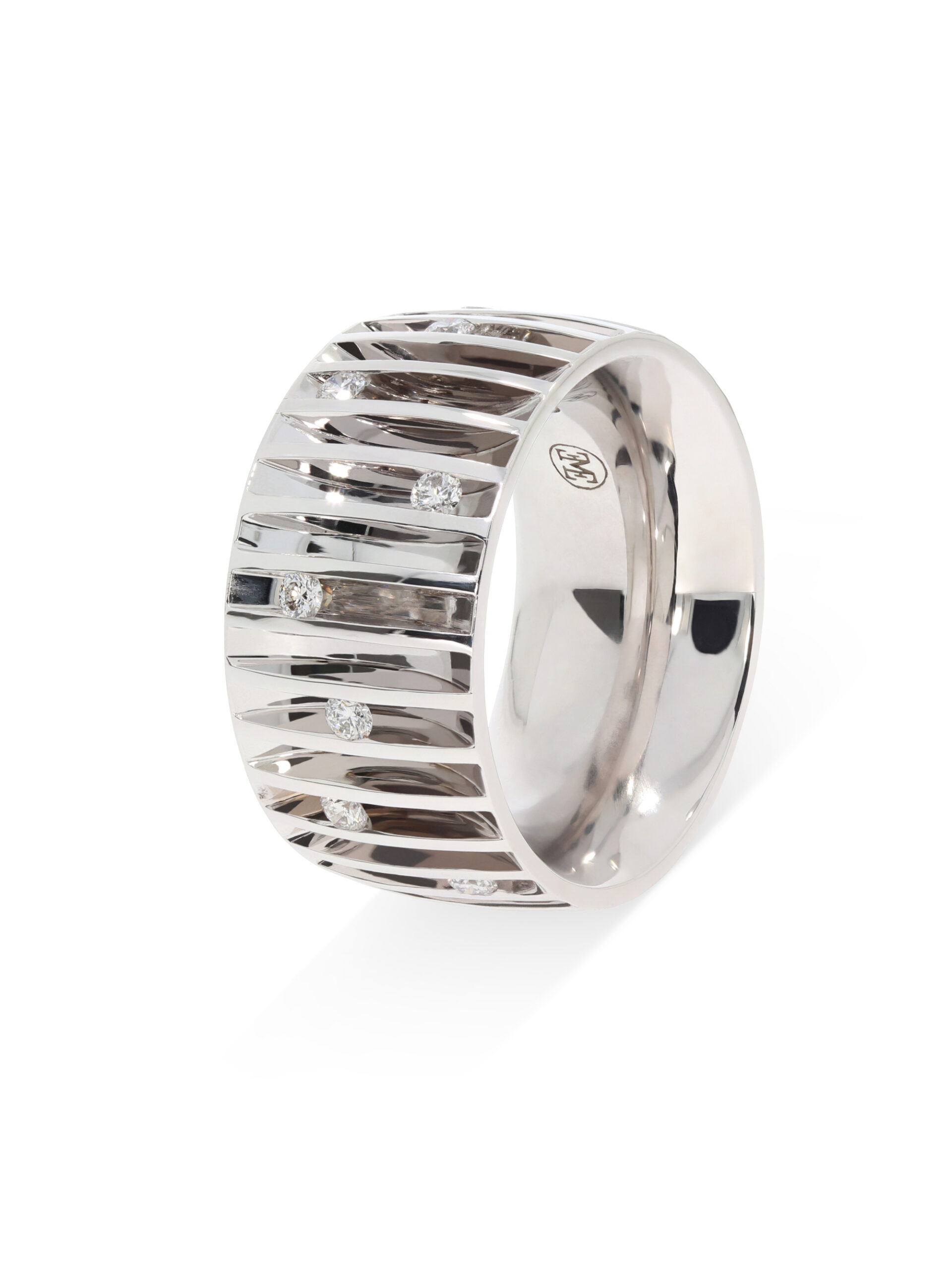 Breiter Ring in Weißgold 750/- mit 16 Brillanten.