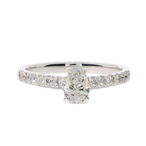 Ein Verlobungsring in Weißgold 750/- mit einem Diamant-Tropfen 0,50ct. und zusätzlich seitlichen Brillanten