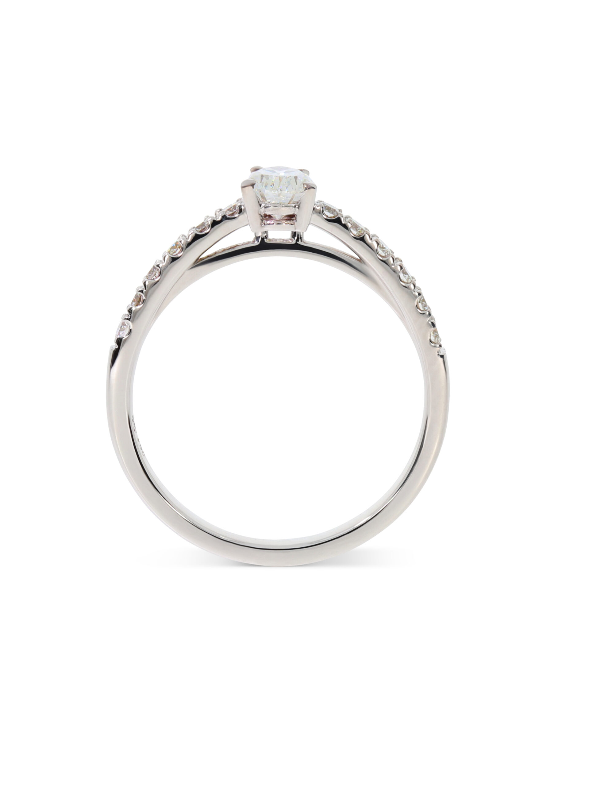 Ein Verlobungsring in Weißgold 750/- mit einem Diamant-Tropfen 0,50ct. und zusätzlich seitlichen Brillanten