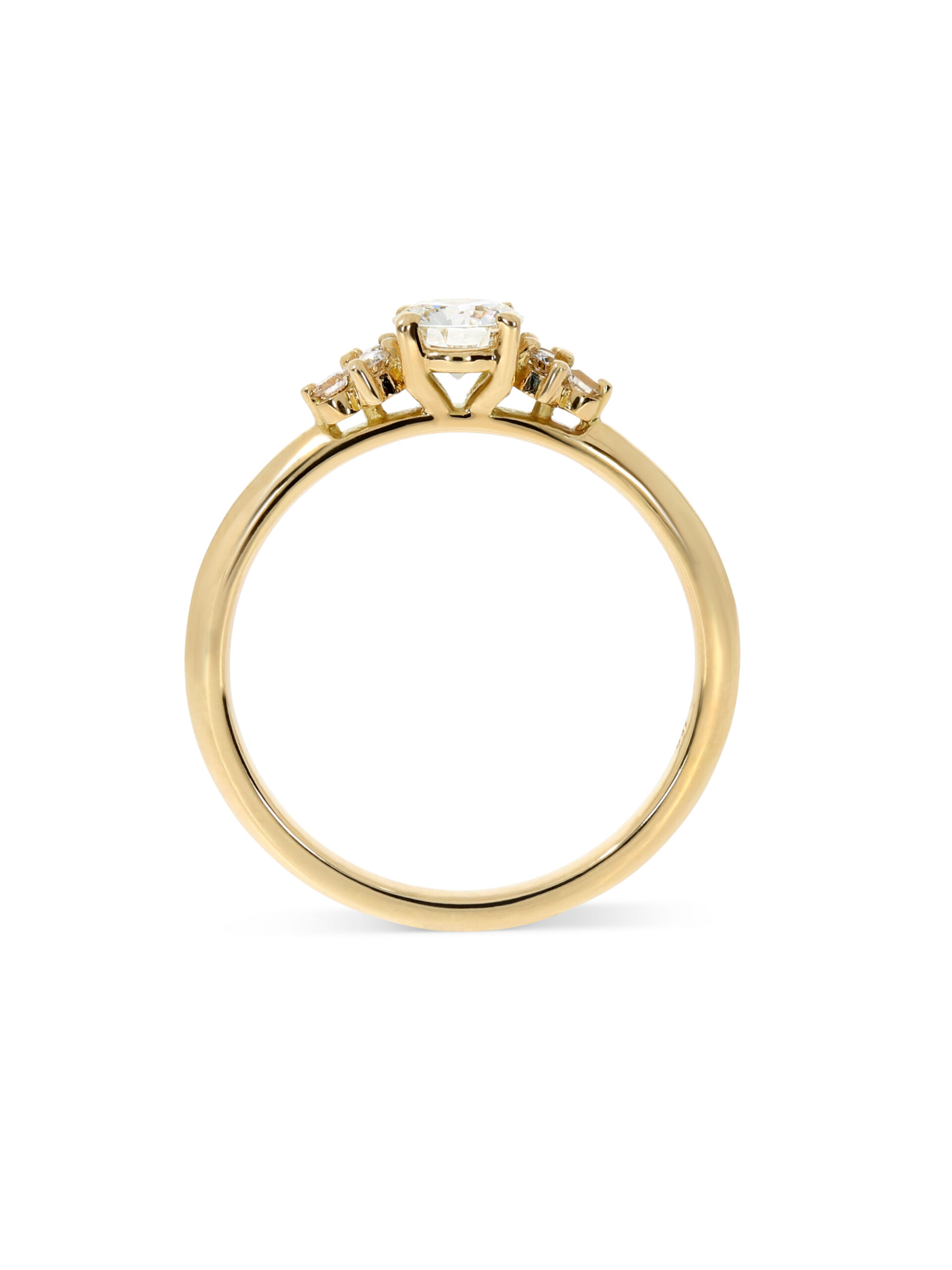 Ein Verlobungsring in Gelbgold 750/- mit einem Brillanten 0,30 ct. und zusätzlich seitlichen Brillanten