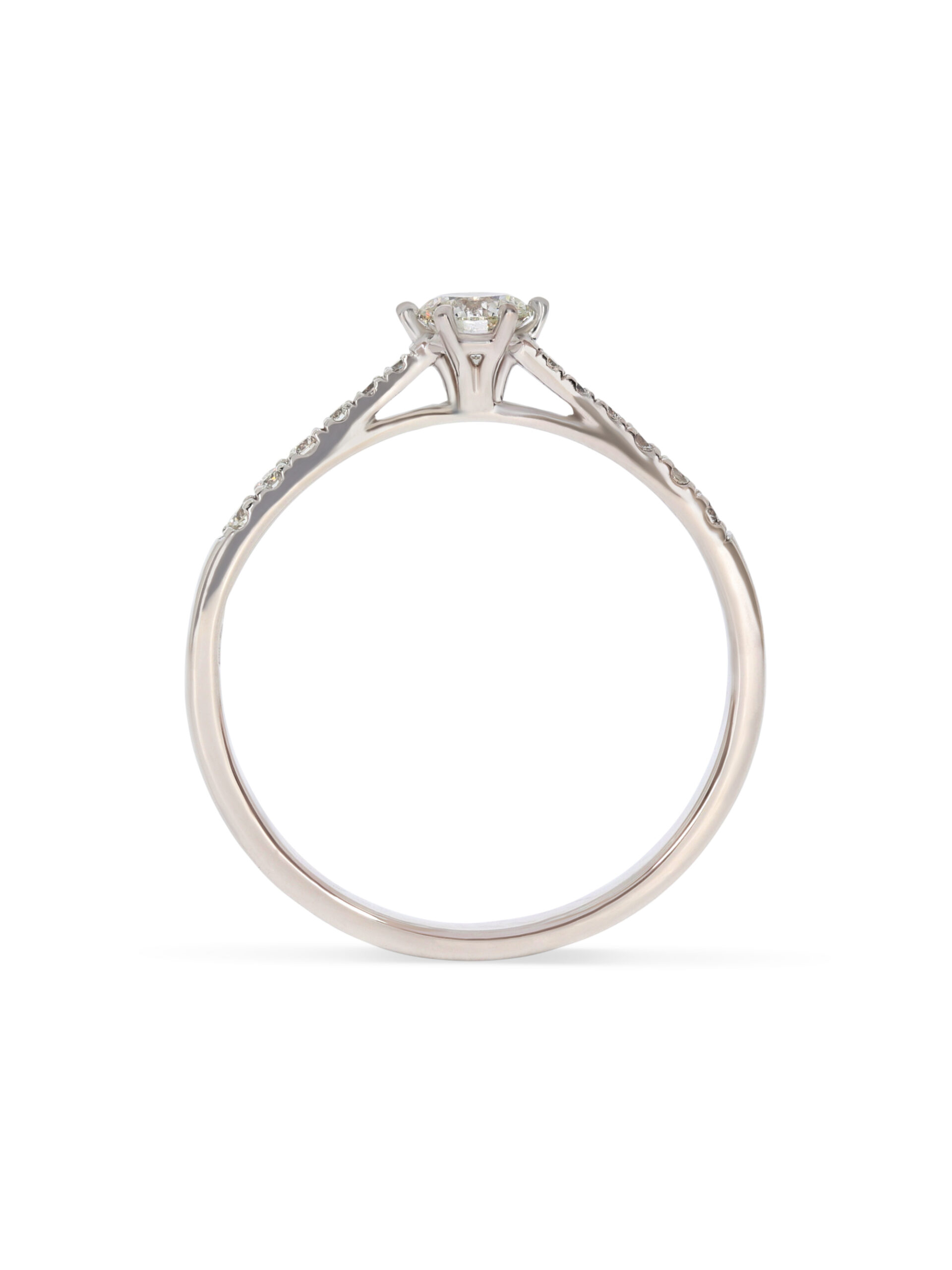 Ein Verlobungsring in Weißgold 750/- mit einem Brillanten 0,30 ct. und zusätzlich seitlichen Brillanten