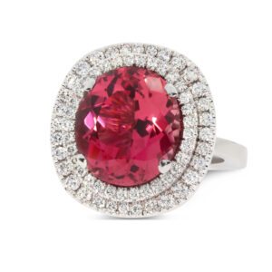 Ein Ring in 750/- Weißgold mit einem wunderschönen rosa Turmalin, umgeben von funkelnden Brillanten