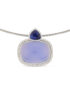 Weißgold-Anhänger mit zartblauem Chalcedon, funkelndem Brillantbesatz und tropfenförmigem Saphir